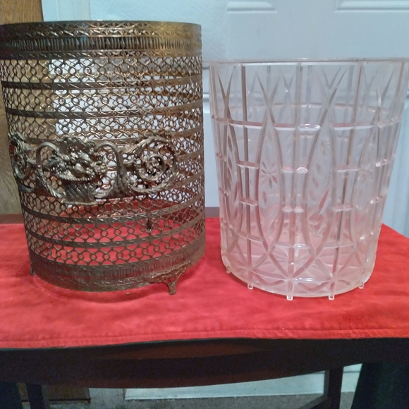 Waste/garbage can - Picture 3 of 7